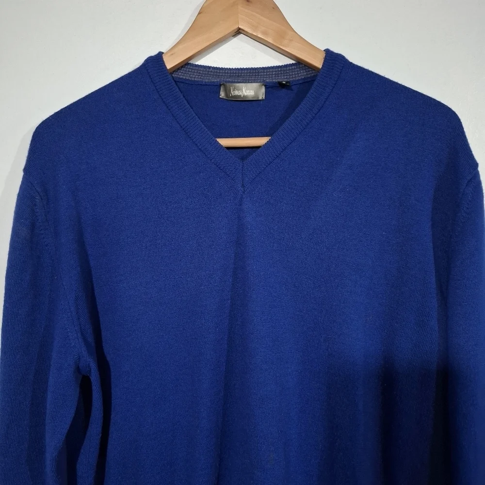 Neiman Marcus Men's Pullover Sweater Size M Wool Blend V-NECK Blue Preppy